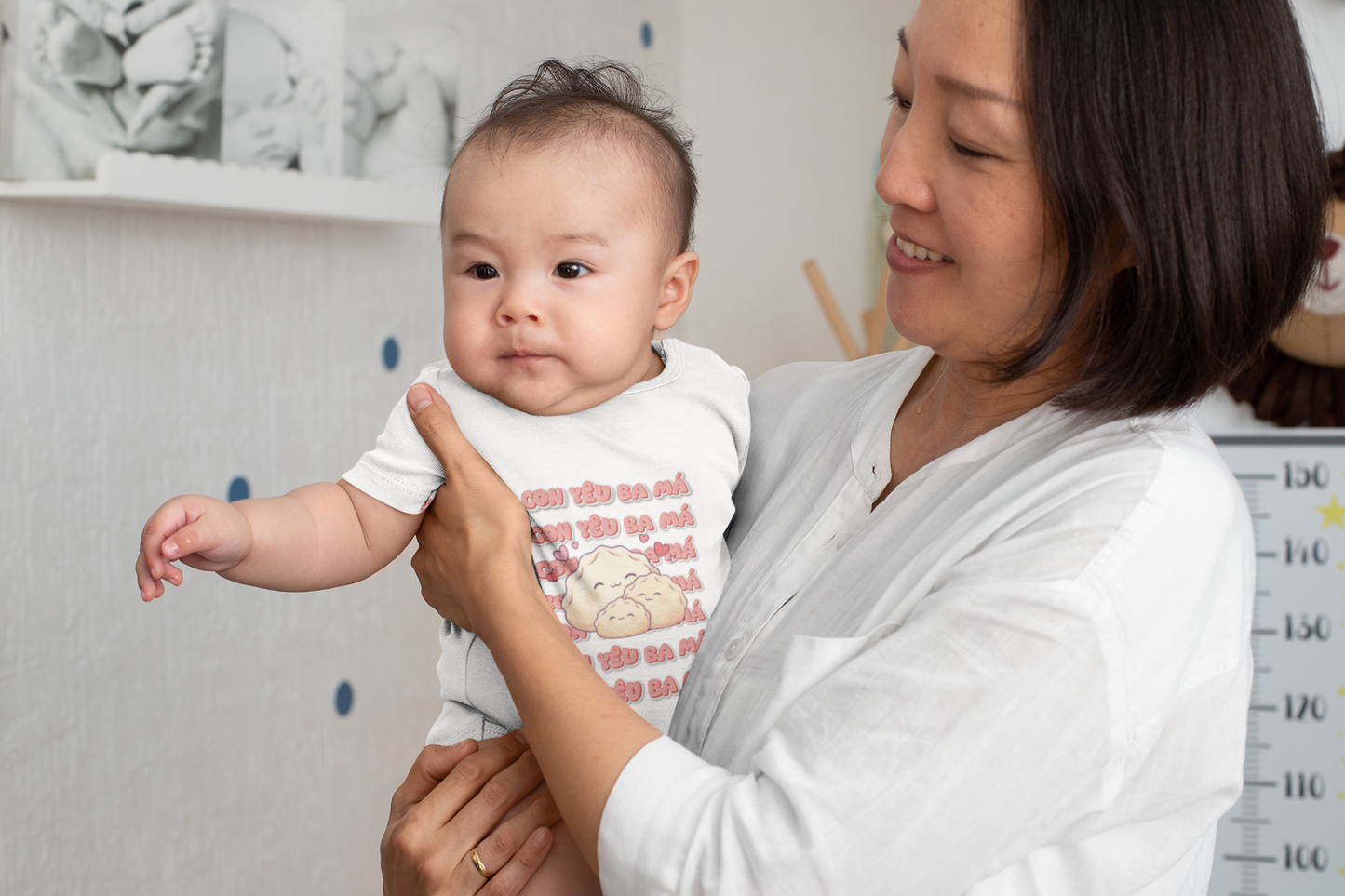 "Con Yêu Ba Má" Baby Onesie — Vietnamese American 'I Love Mom & Dad' Newborn Bodysuit, Cute Dumpling Family Gift