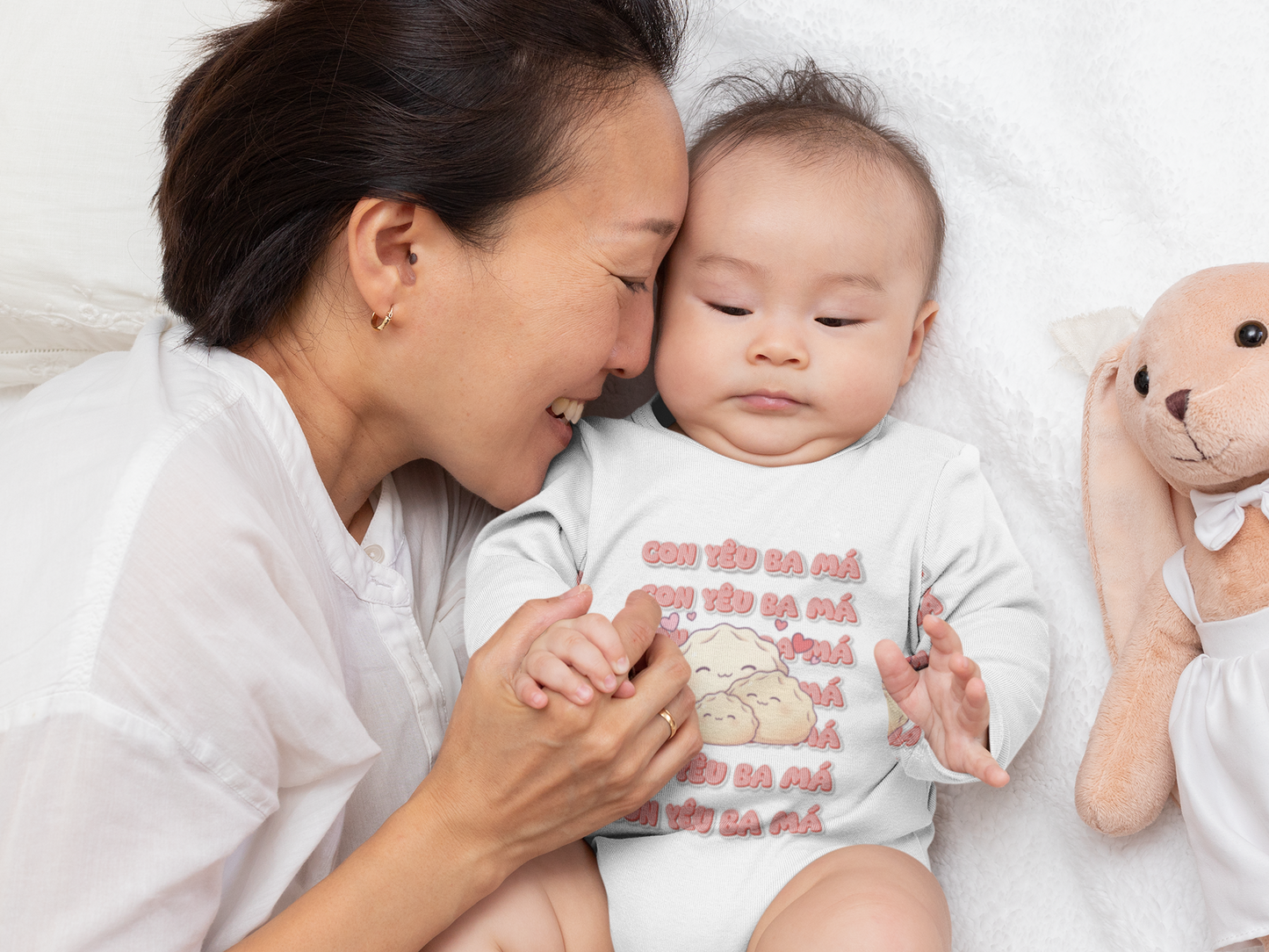 "Con Yêu Ba Má" Baby Onesie — Vietnamese American 'I Love Mom & Dad' Newborn Bodysuit, Cute Dumpling Family Gift