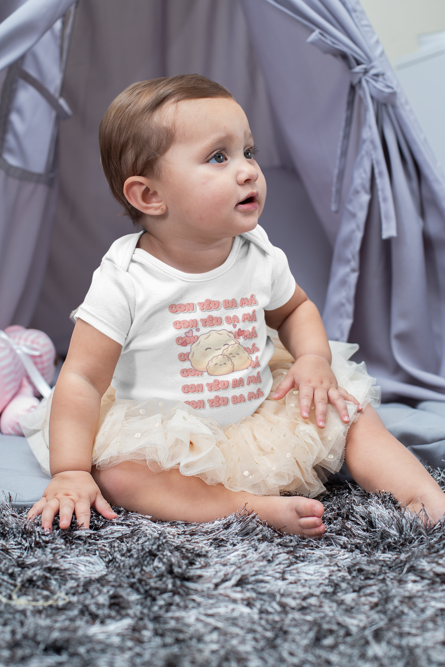 "Con Yêu Ba Má" Baby Onesie — Vietnamese American 'I Love Mom & Dad' Newborn Bodysuit, Cute Dumpling Family Gift