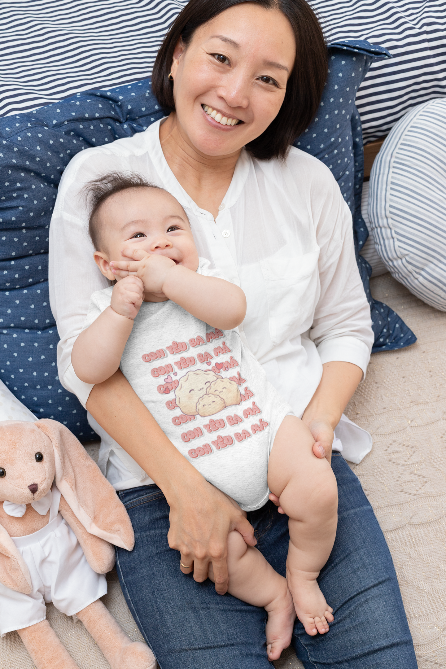 "Con Yêu Ba Má" Baby Onesie — Vietnamese American 'I Love Mom & Dad' Newborn Bodysuit, Cute Dumpling Family Gift